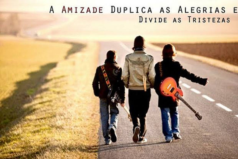 A amizade duplica as alegrias e divide as tristezas.