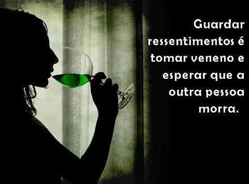 Guardar ressentimentos é como tomar veneno esperando que a outra pessoa morra.