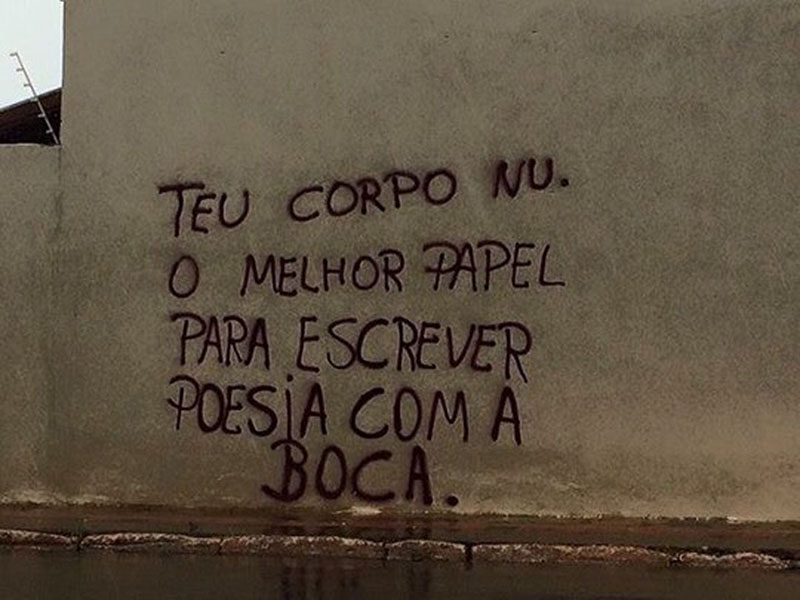 Teu corpo nu. O melhor papel para escrever poesia com a boca.